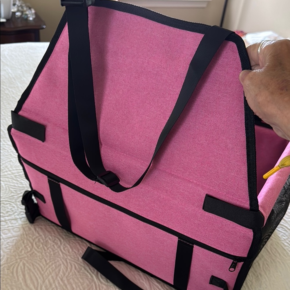 Pink dog/puppy car safety booster - Picture 2 of 3